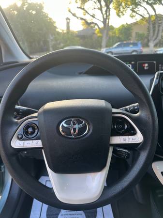 2017 Toyota Prius Two Eco — photo 11