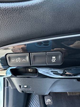 2017 Toyota Prius Two Eco — photo 12