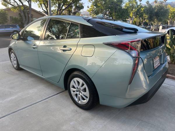 2017 Toyota Prius Two Eco — photo 5