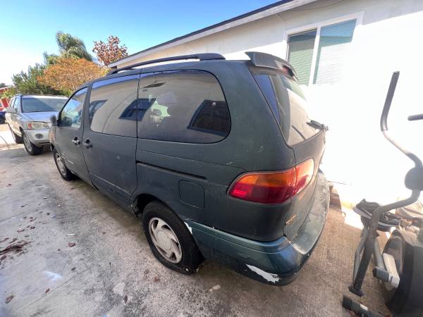 2000 Toyota Sienna LE 3dr & 1 hatch Passenger Van Automatic — photo 1