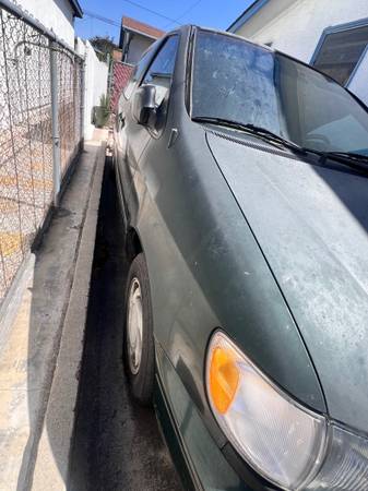 2000 Toyota Sienna LE 3dr & 1 hatch Passenger Van Automatic — photo 2