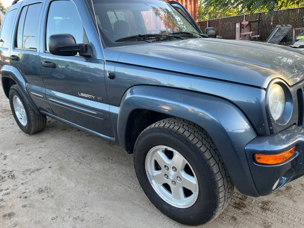 2002 Jeep Liberty Limited Edition 4dr 4x4 Automatic — photo 2
