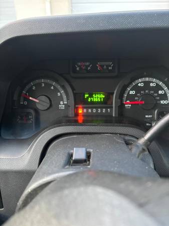 2012 Ford E 350 Super Duty XL Wagon Automatic — photo 2