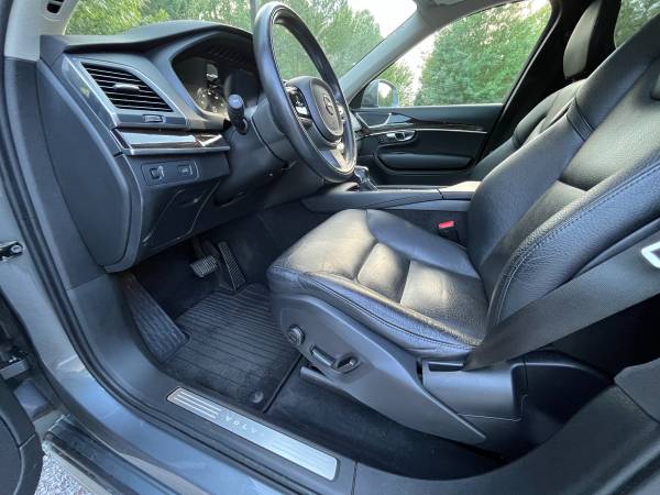 2019 Volvo Xc90 T5 Momentum — photo 1