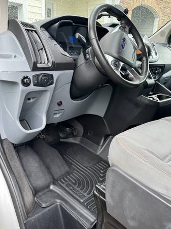 2017 Ford Transit-350 Wagon — photo 9