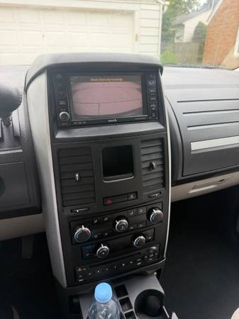 2009 Dodge Grand Caravan SXT Front-wheel Drive Passenger Van Automatic — photo 12