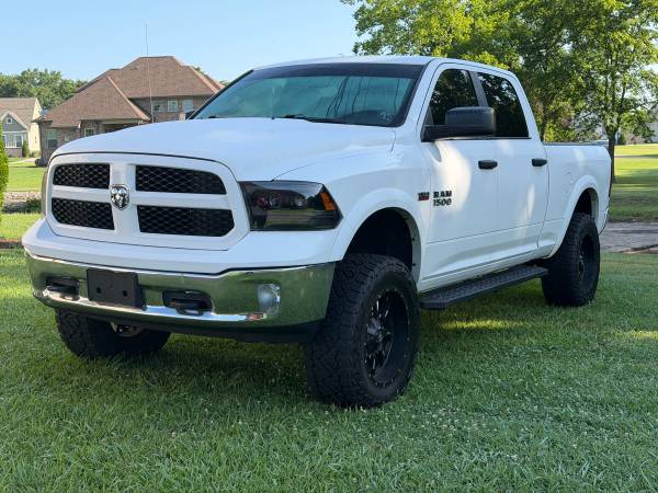 2016 RAM 1500 SLT 4x4 Quad Cab 140 in. WB Automatic — photo 10