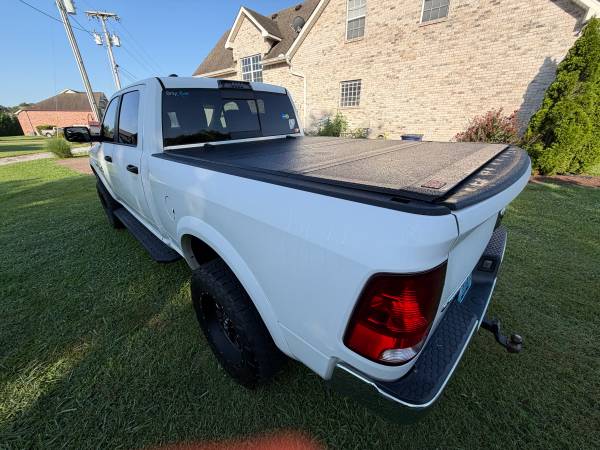 2016 RAM 1500 SLT 4x4 Quad Cab 140 in. WB Automatic — photo 7