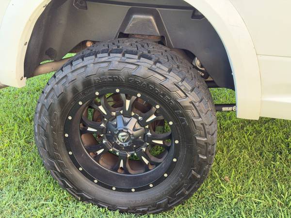 2016 RAM 1500 SLT 4x4 Quad Cab 140 in. WB Automatic — photo 9