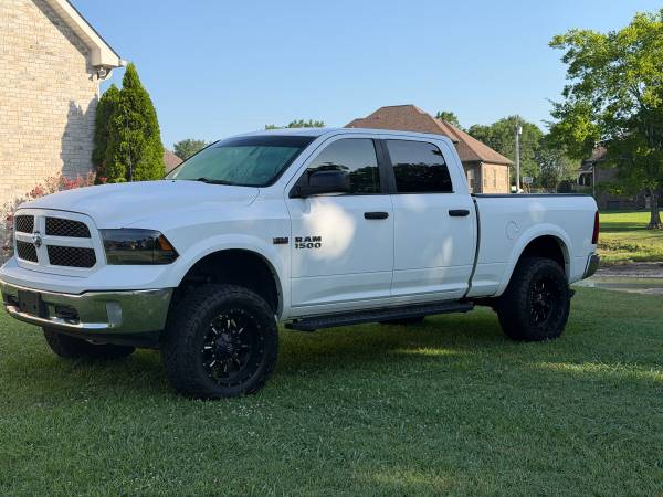 2016 RAM 1500 SLT 4x4 Quad Cab 140 in. WB Automatic — photo 8