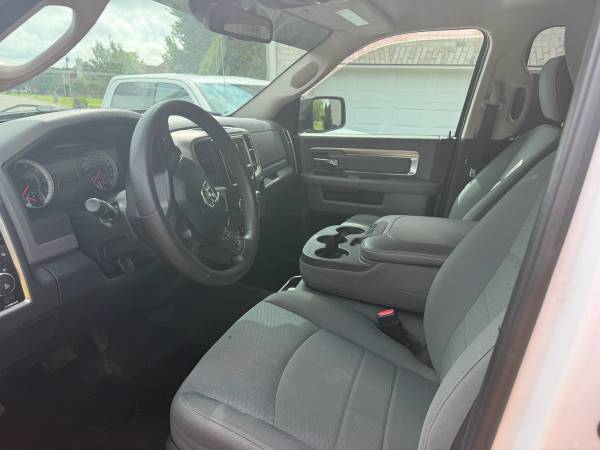 2016 RAM 1500 SLT 4x4 Quad Cab 140 in. WB Automatic — photo 4