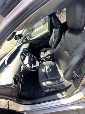 2017 Toyota Prius Prime Premium 5dr Hatchback CVT — photo 6