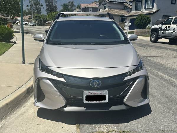 2017 Toyota Prius Prime Premium 5dr Hatchback CVT — photo 3