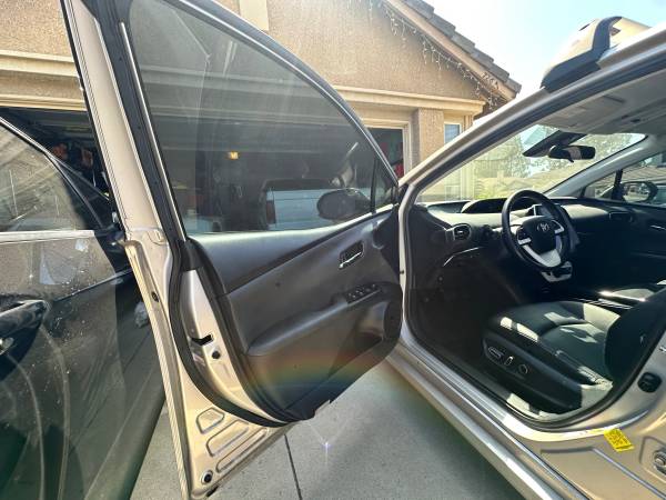 2017 Toyota Prius Prime Premium 5dr Hatchback CVT — photo 7