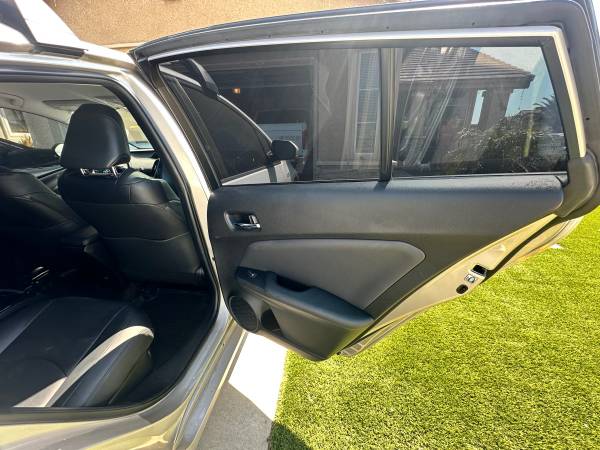 2017 Toyota Prius Prime Premium 5dr Hatchback CVT — photo 10