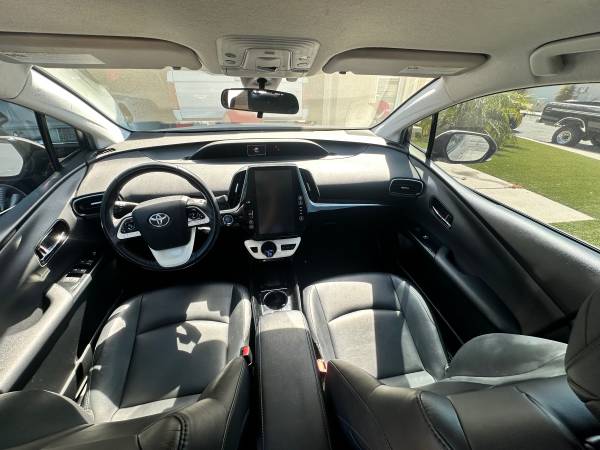 2017 Toyota Prius Prime Premium 5dr Hatchback CVT — photo 5