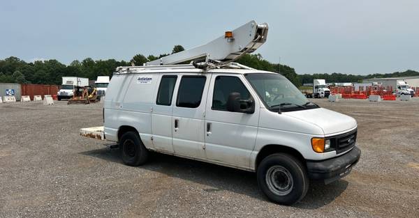 2004 Ford E350 Eti — photo 2