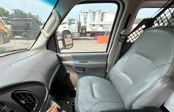 2004 Ford E350 Eti — photo 9