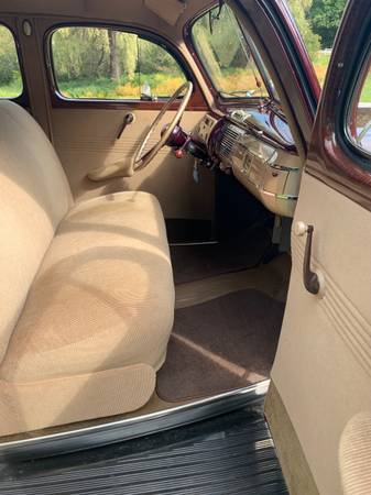 1940 Ford Deluxe Sedan — photo 9