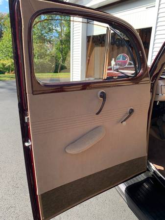 1940 Ford Deluxe Sedan — photo 10