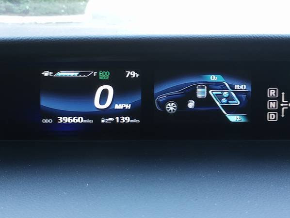 2017 Toyota Mirai Base 4dr Sedan Automatic — photo 7