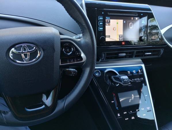 2017 Toyota Mirai Base 4dr Sedan Automatic — photo 5