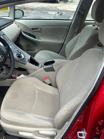 2012 Toyota Prius Two — photo 2