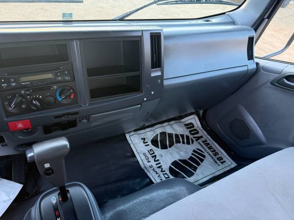 2018 Isuzu Npr Hd — photo 11