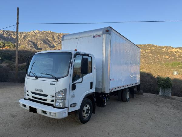 2018 Isuzu Npr Hd — photo 1