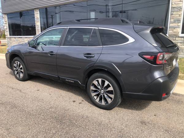 2023 Subaru Outback Base — photo 8