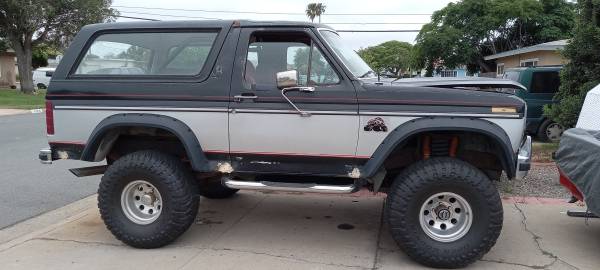 1985 Ford Bronco XLT 2dr 4WD SUV — photo 1