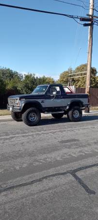 1985 Ford Bronco XLT 2dr 4WD SUV — photo 2