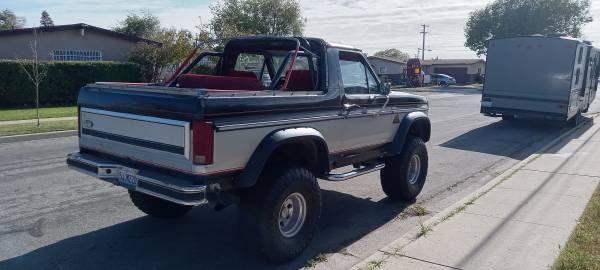 1985 Ford Bronco XLT 2dr 4WD SUV — photo 4