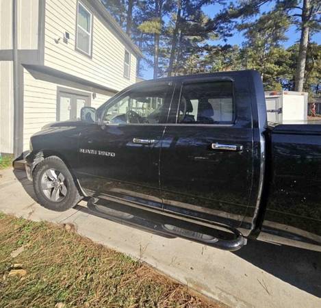 2012 Dodge Ram Truck — photo 2