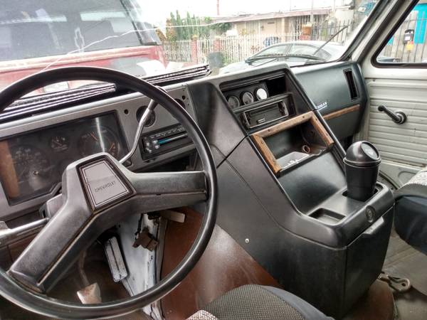 1987 Chevrolet Chevy VAN G10 3dr Cargo Van — photo 6