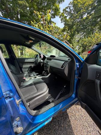 2010 Ford Focus S 4dr Sedan Manual — photo 7
