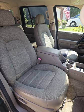 2004 Ford Explorer XLS 4dr 4x2 Automatic — photo 11
