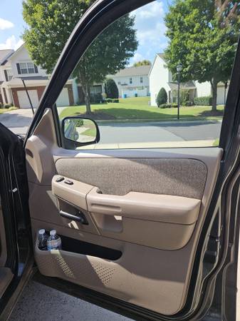 2004 Ford Explorer XLS 4dr 4x2 Automatic — photo 10