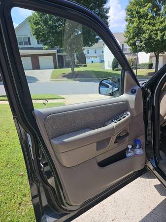 2004 Ford Explorer XLS 4dr 4x2 Automatic — photo 3