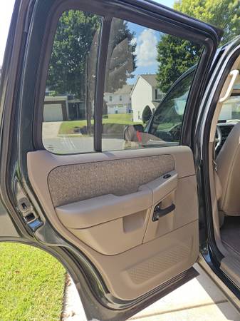 2004 Ford Explorer XLS 4dr 4x2 Automatic — photo 12