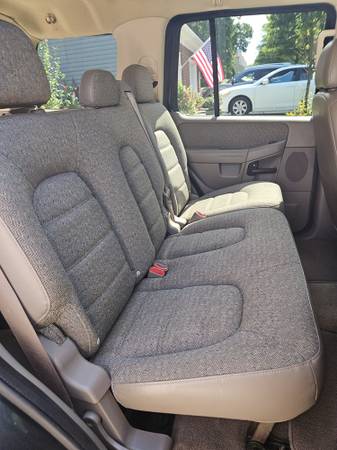 2004 Ford Explorer XLS 4dr 4x2 Automatic — photo 9
