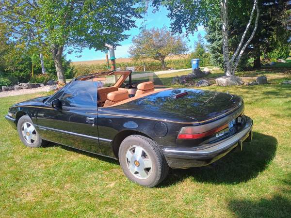 1990 Buick Reatta Base 2dr Coupe — photo 2