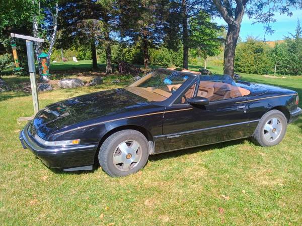 1990 Buick Reatta Base 2dr Coupe — photo 3