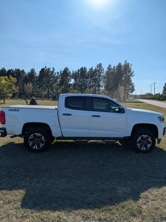 2022 Chevrolet Colorado LT — photo 6