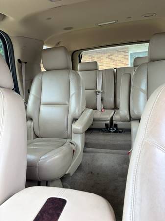 2011 Cadillac Escalade Premium 4x2 Automatic — photo 6