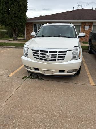 2011 Cadillac Escalade Premium 4x2 Automatic — photo 1
