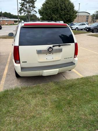 2011 Cadillac Escalade Premium 4x2 Automatic — photo 2