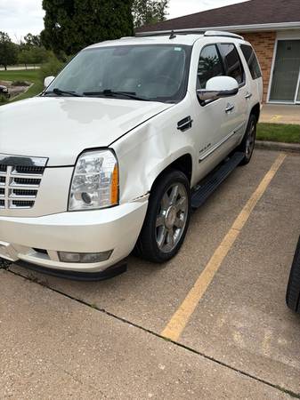 2011 Cadillac Escalade Premium 4x2 Automatic — photo 4