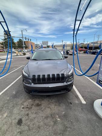 2017 Jeep Cherokee Sport — photo 1