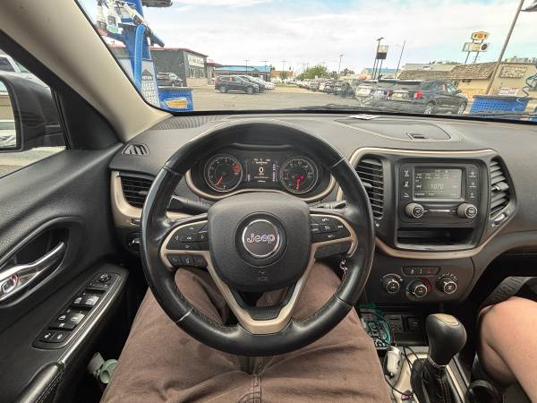 2017 Jeep Cherokee Sport — photo 10